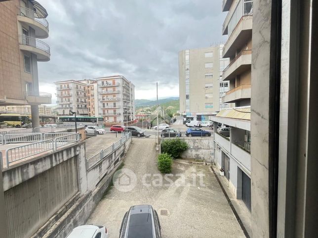 Ufficio in commerciale in Viale Giovanni e Francesca Falcone 23