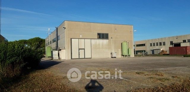 Capannone in commerciale in Via degli Artigiani