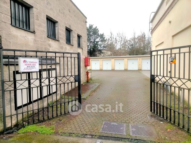 Box/posto auto in residenziale in Via Angelo Massarotti 42