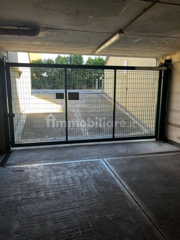 Garage/posto auto in residenziale in Viale Angelo Masini 60