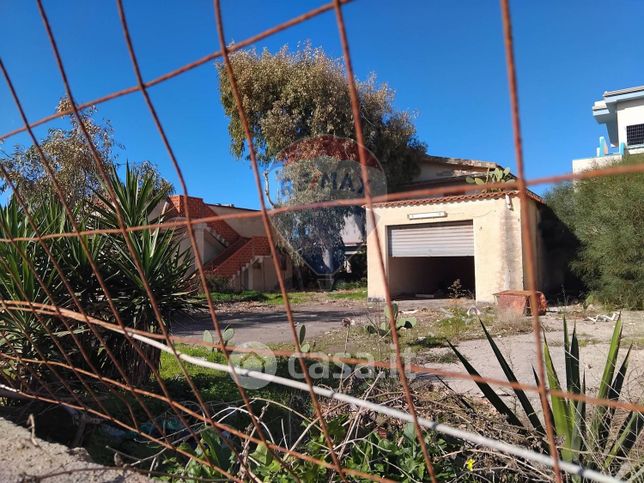 Garage/posto auto in residenziale in Via dei Pini 120