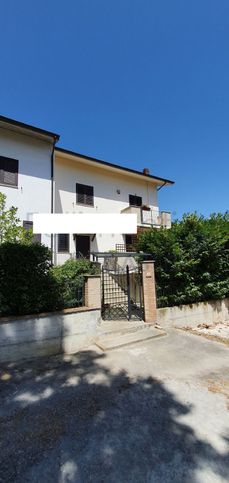 Villa in residenziale in Via delle Gardenie 26