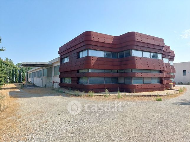Capannone in commerciale in Via Liguria
