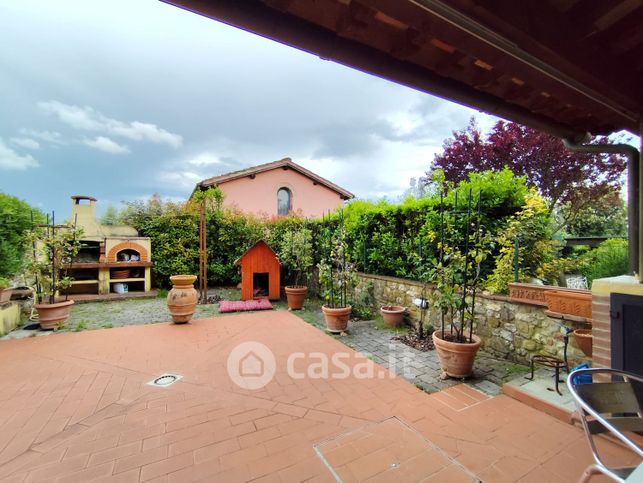 Casa indipendente in residenziale in Via San Michele 4 /E