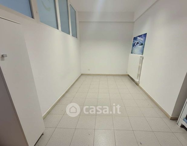 Ufficio in commerciale in Via Centochiavi