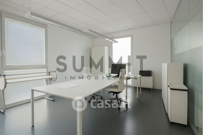 Ufficio in commerciale in 