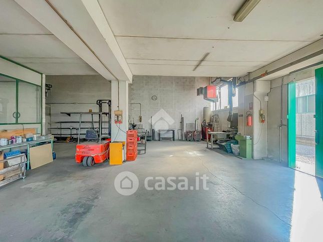 Capannone in commerciale in Via Galileo Ferraris 13