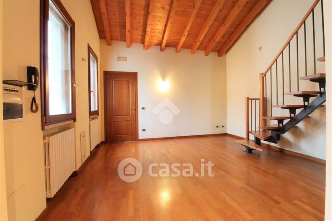 Casa indipendente in residenziale in Via G. Galilei 2