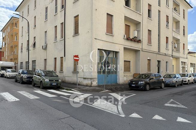 Capannone in commerciale in Via Trento 67