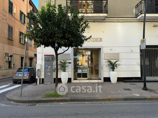 Negozio/locale commerciale in commerciale in Via Roma 94