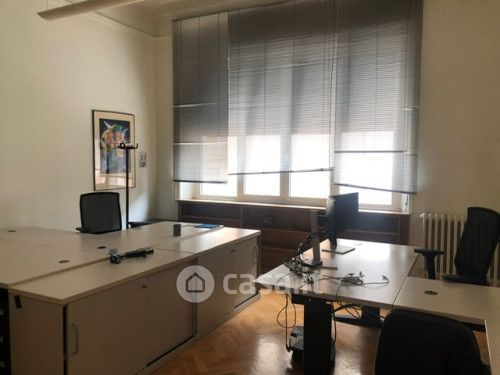Ufficio in commerciale in 