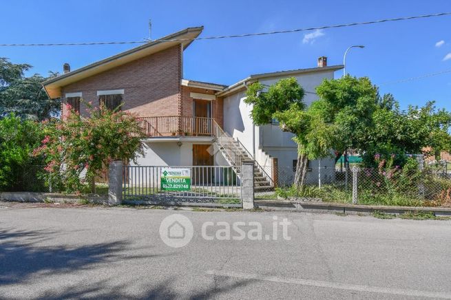 Casa indipendente in residenziale in Via Sanguettola 10