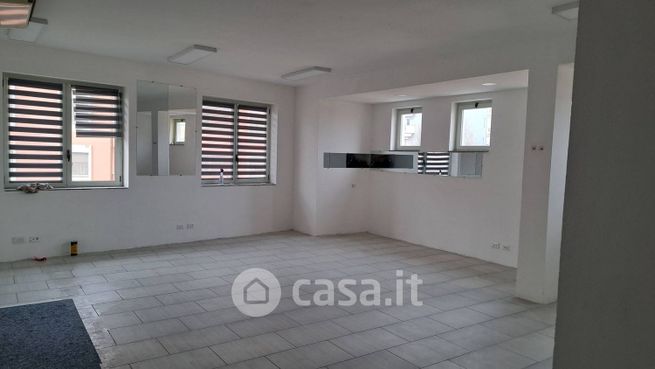 Ufficio in commerciale in Via Pisacane 7