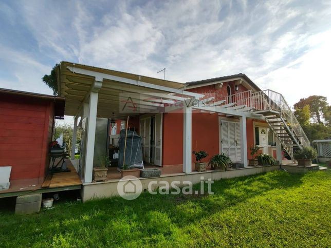 Casa indipendente in residenziale in Viale Apua