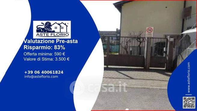 Box/posto auto in residenziale in Vicolo San Pietro 11