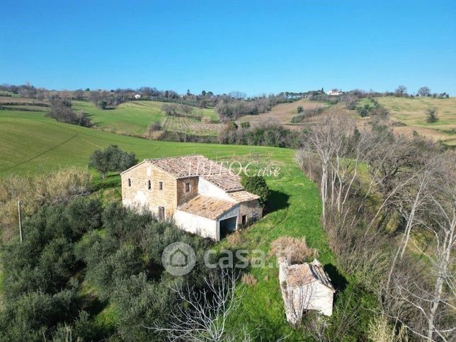 Rustico/casale in residenziale in Frazione Loretello 7