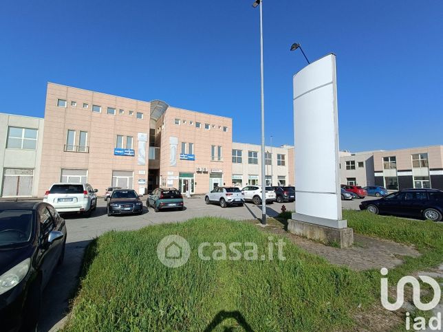 Ufficio in commerciale in Via Giulio Galluzzi