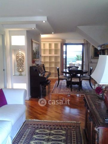 Appartamento in residenziale in Via Iseo