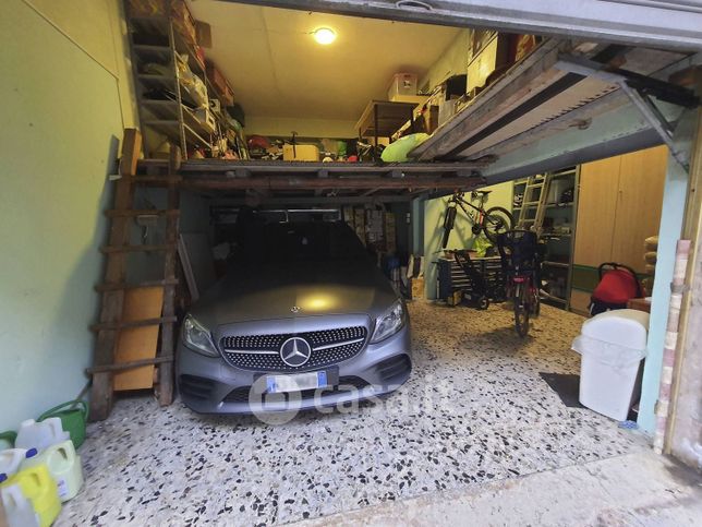 Box/posto auto in residenziale in Viale Po