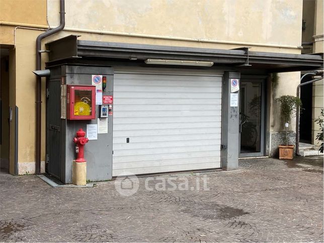 Box/posto auto in residenziale in Piazza Pasque Veronesi 7