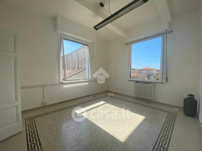Ufficio in commerciale in Via Vittorio Emanuele III 39