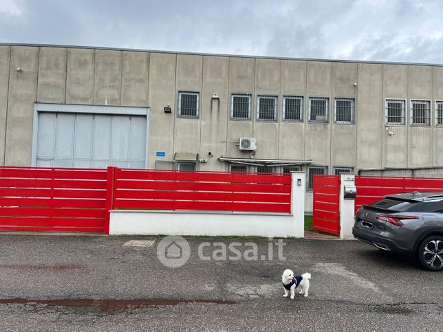 Capannone in commerciale in Via Giuseppe Di Vittorio