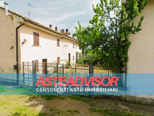 Casa bi/trifamiliare in residenziale in Strada Comunale Cerca 14