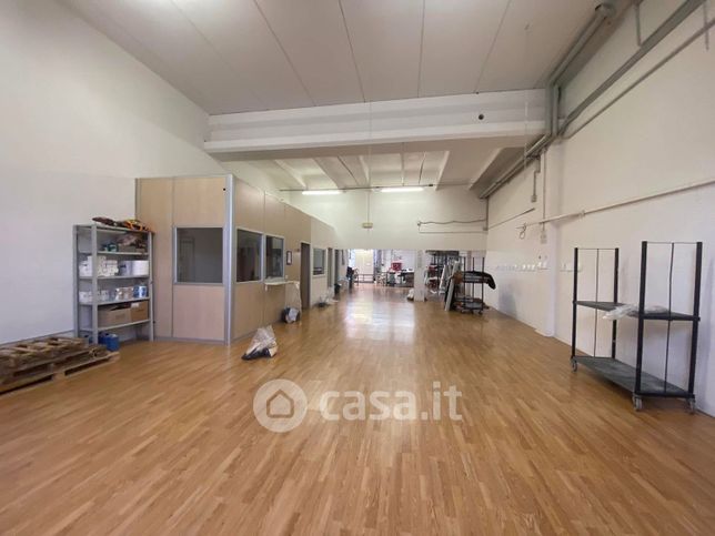 Capannone in commerciale in Viale del Lavoro