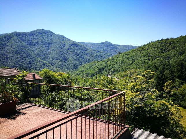 Casa bi/trifamiliare in residenziale in 