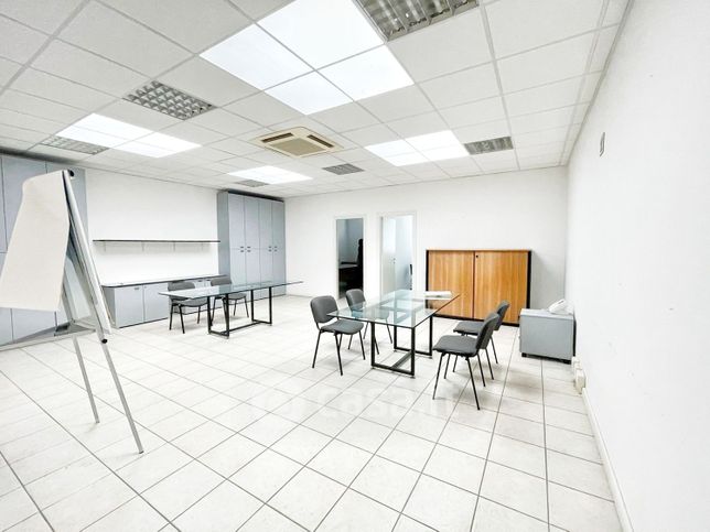 Ufficio in commerciale in Via Cotonificio 47