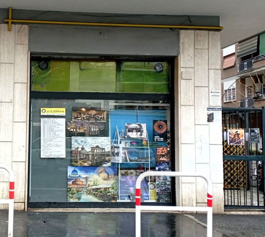 Negozio/locale commerciale in commerciale in Via Bartolomeo Cristofori
