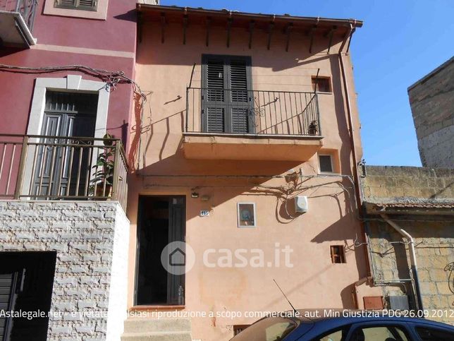 Casa indipendente in residenziale in Viale IV Novembre 101