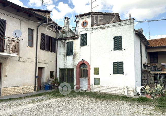 Casa indipendente in residenziale in Carraia 1