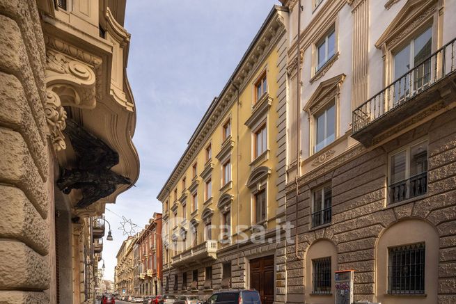 Ufficio in commerciale in Via della Rocca 47