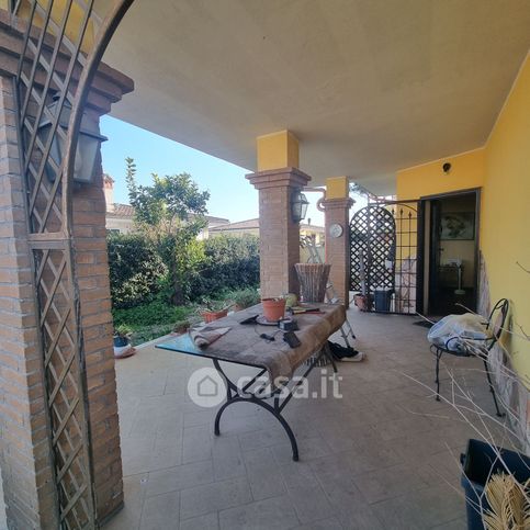 Casa bi/trifamiliare in residenziale in Via l'Aquila