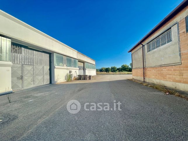 Capannone in commerciale in Via dell'Artigianato 61