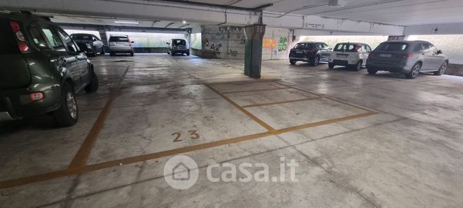 Box/posto auto in residenziale in Viale Regina Elena