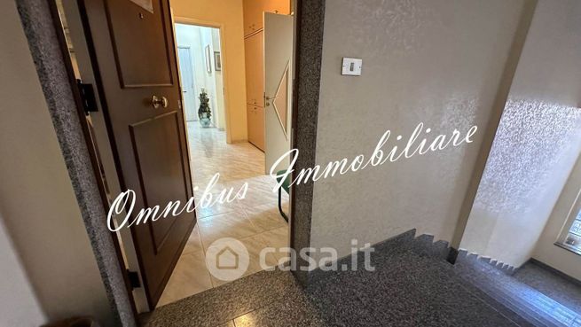 Ufficio in commerciale in 
