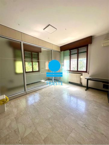 Ufficio in commerciale in 