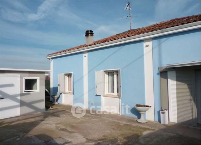 Casa indipendente in residenziale in Via Codalunga