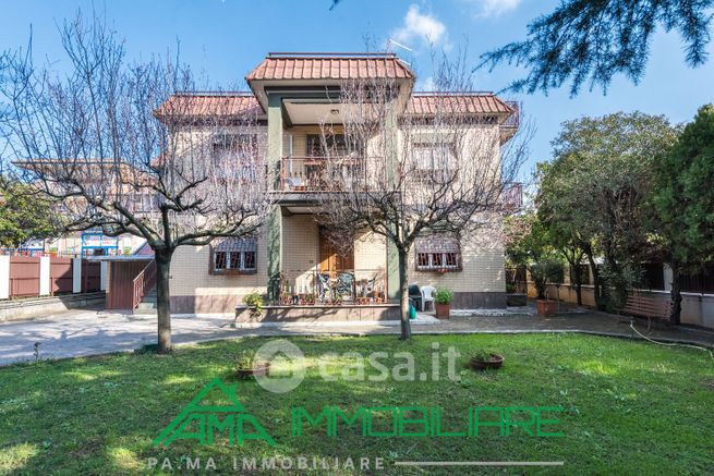 Casa indipendente in residenziale in Via di Rocca Cencia 66