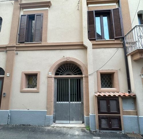 Attività/licenza (con o senza mura) in commerciale in Via F. P. Cespa