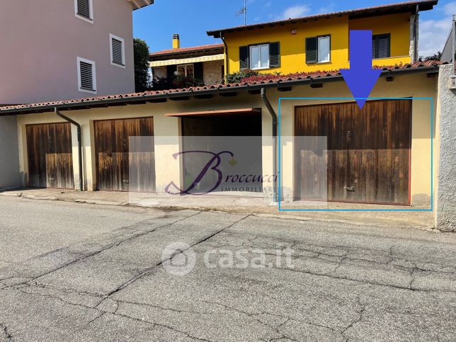 Box/posto auto in residenziale in Via Pianezzo 14