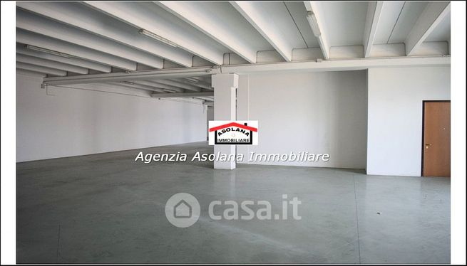 Capannone in commerciale in Via Enrico Fermi