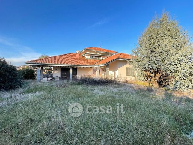 Villa in residenziale in Via Varese 41