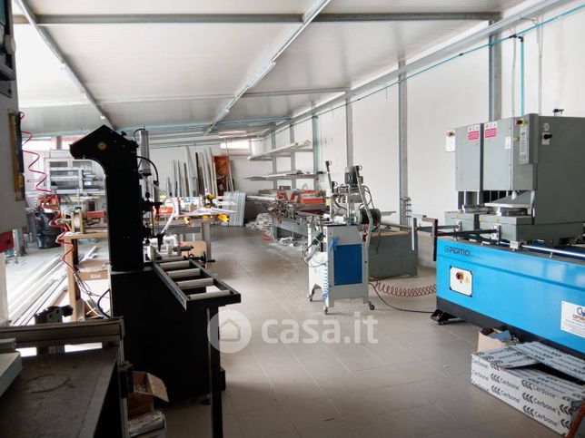 Capannone in commerciale in Via di Selva Candida