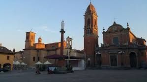 Attività/licenza (con o senza mura) in commerciale in Piazza Acquaderni