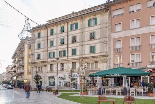 Ufficio in commerciale in Piazza del Popolo 20