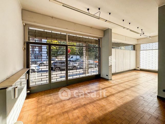 Ufficio in commerciale in Viale Adamello 19