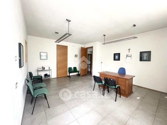 Ufficio in commerciale in Via John Fitzgerald Kennedy 1